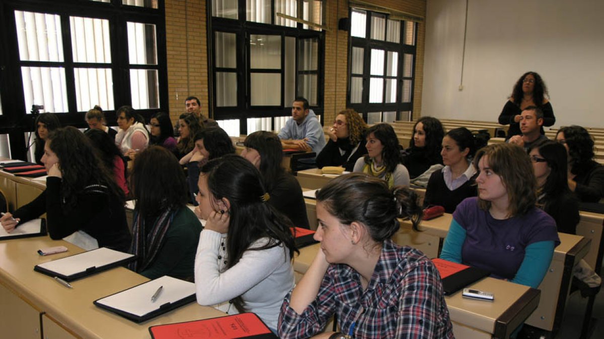 Alumnos de la UAL en una de las clases impartidas en el campus.