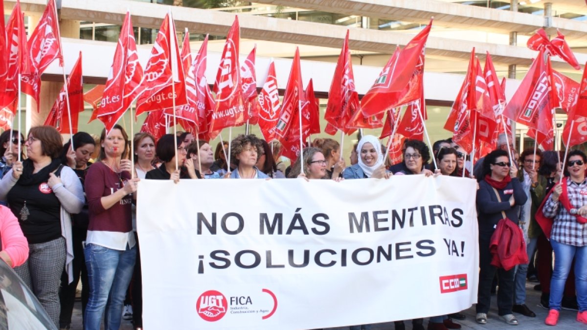 Manifestación de los trabajadores ayer en Almería.