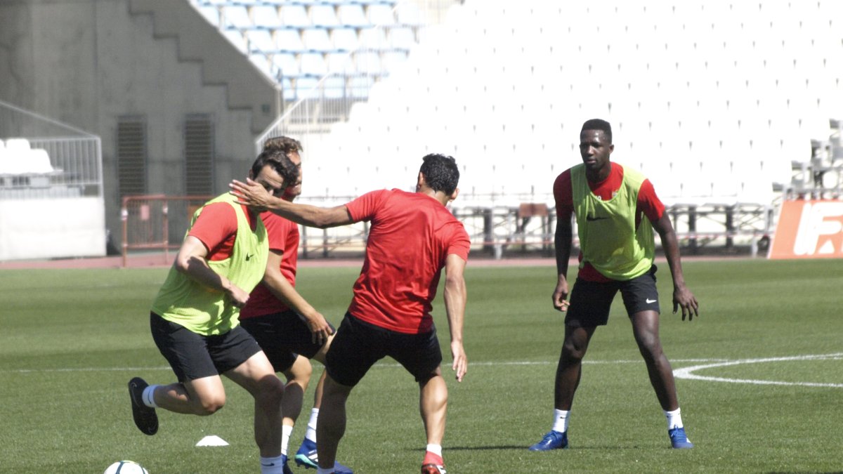 Sulayman ya hace trabajo con el grupo.