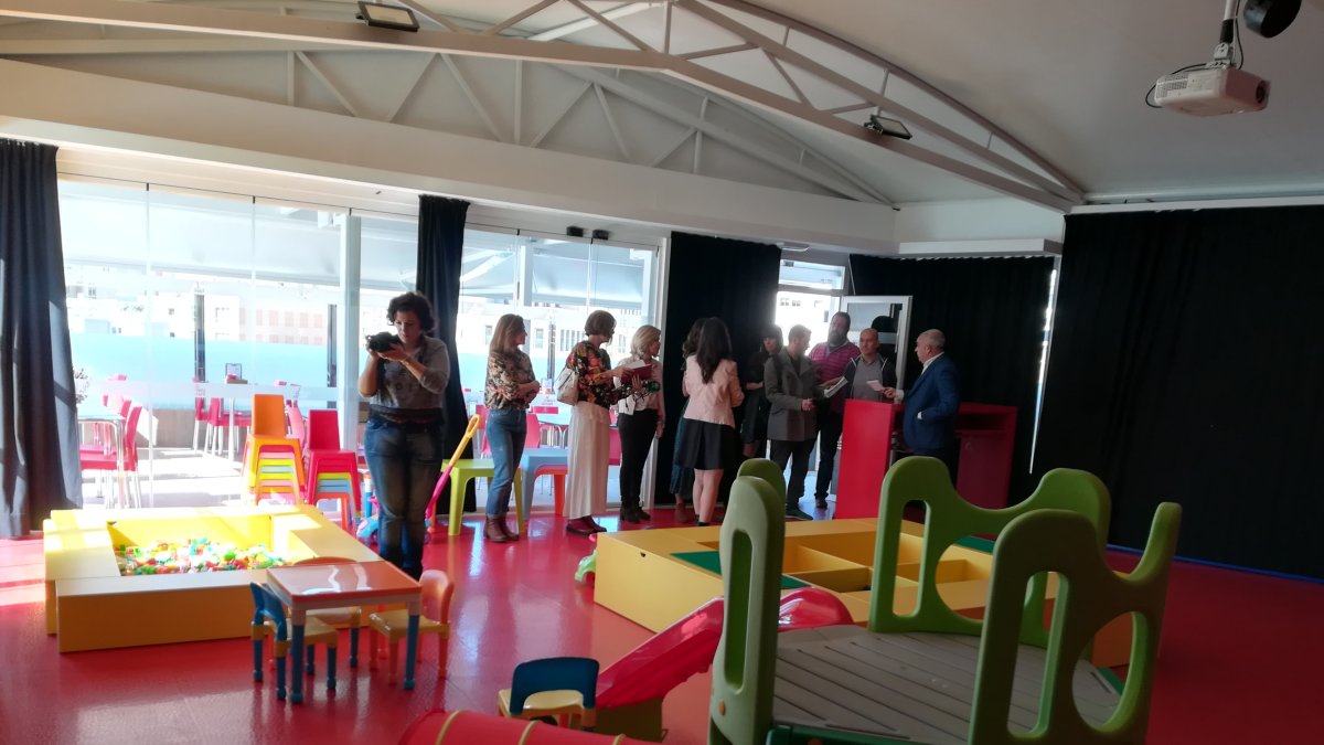 Interior de la sala cultural e infantil