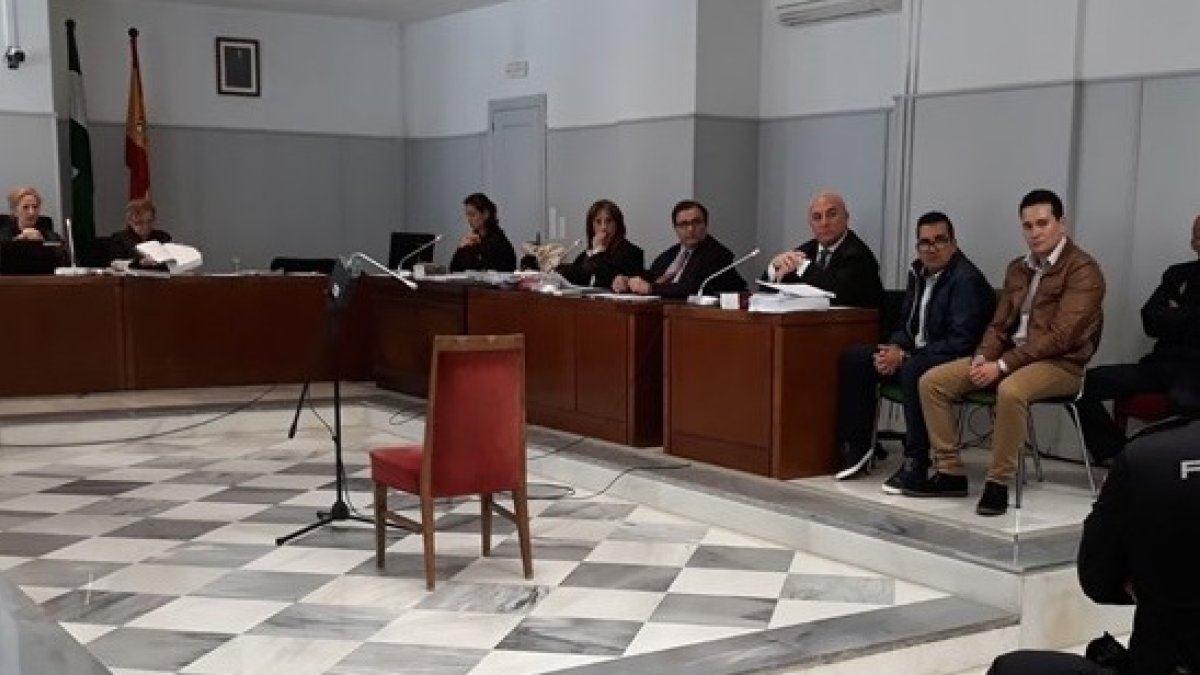 Acusados durante una de las sesiones del juicio.