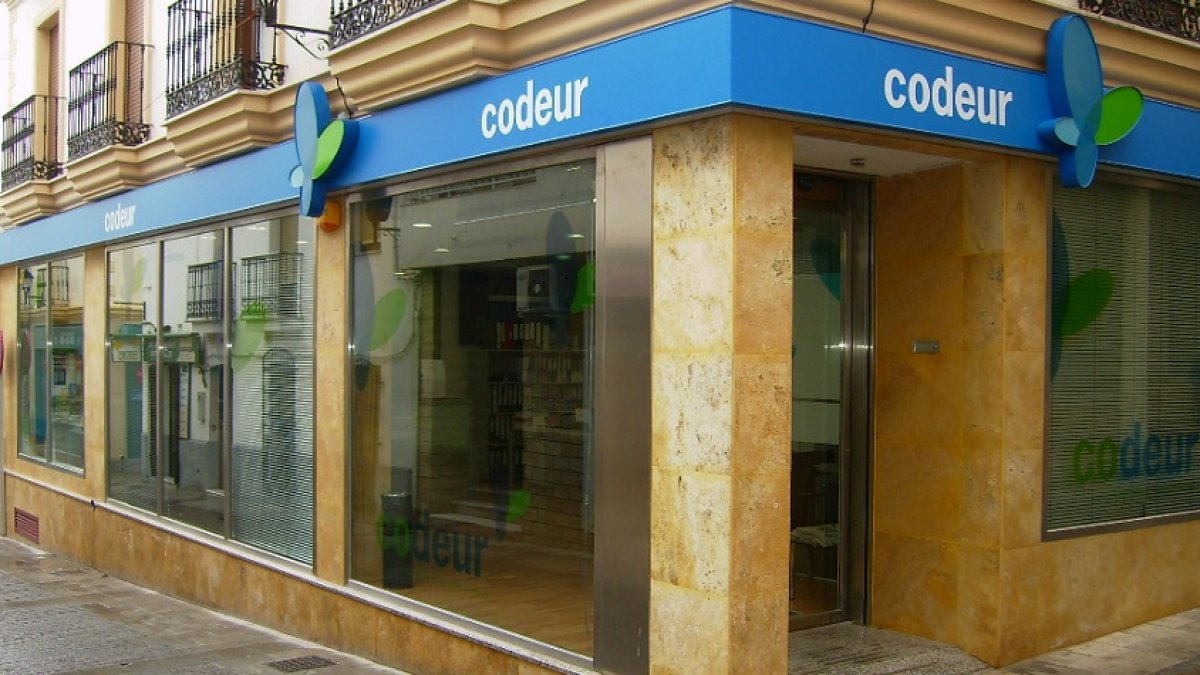 Oficinas de atención al usuario de la empresa mixta Codeur, en la calle Mayor de Vera.