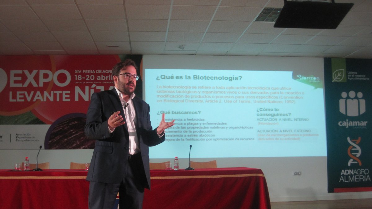 David Iglesias en la conferencia sobre la biotecnología
