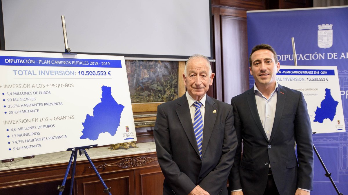Gabriel Amat y Óscar Liria, tras presentar el plan de caminos rurales.