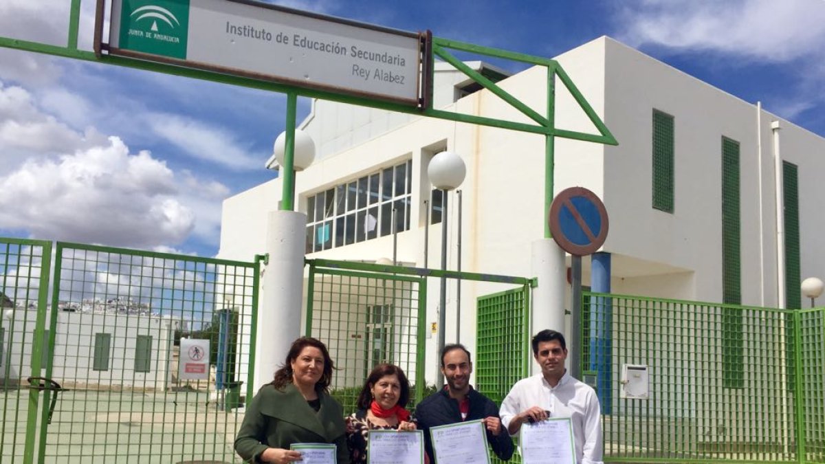 La portavoz del PP-A, Carmen Crespo, junto a Rosa Mª Cano, alcaldesa de Mojácar, Daniel Rodríguez y Fco. J. Soler.