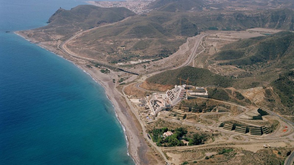 La sentencia afecta también a la finca junto al hotel donde iban viviendas.