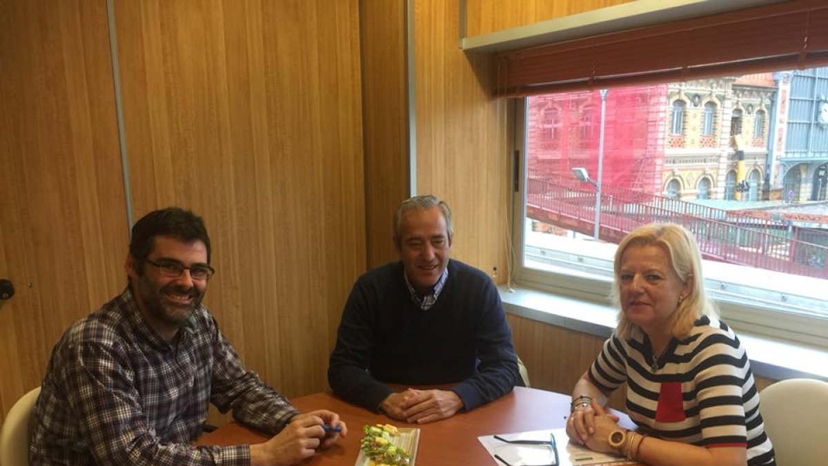 Reunión del alcalde de Dalías con el consorcio de transporte.