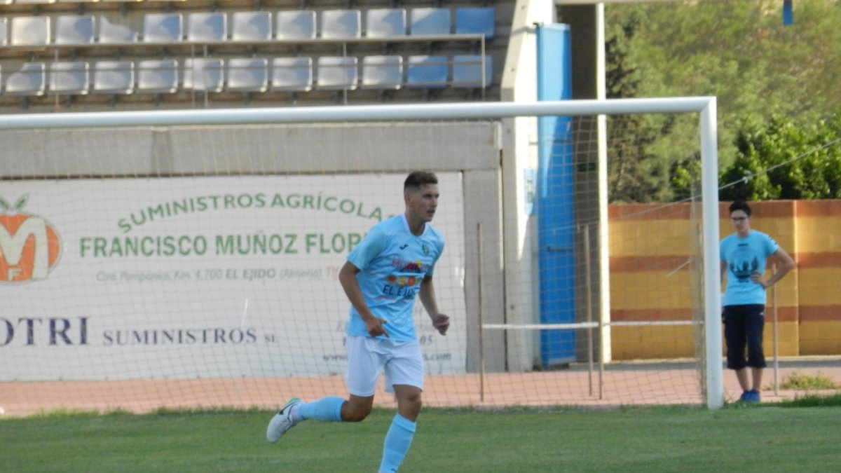 El defensor gaditano se ha convertido en un valor seguro para Alberto González en el eje de la zaga celeste.
