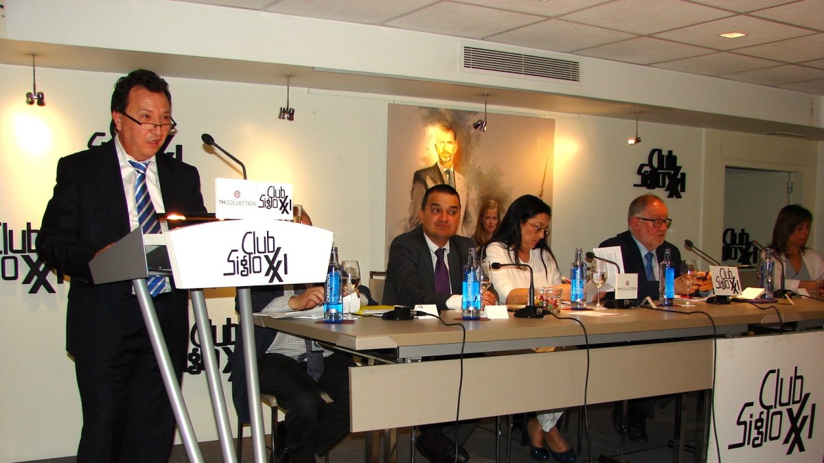 El portavoz de la Mesa del Agua en el Club Siglo XXI de Madrid