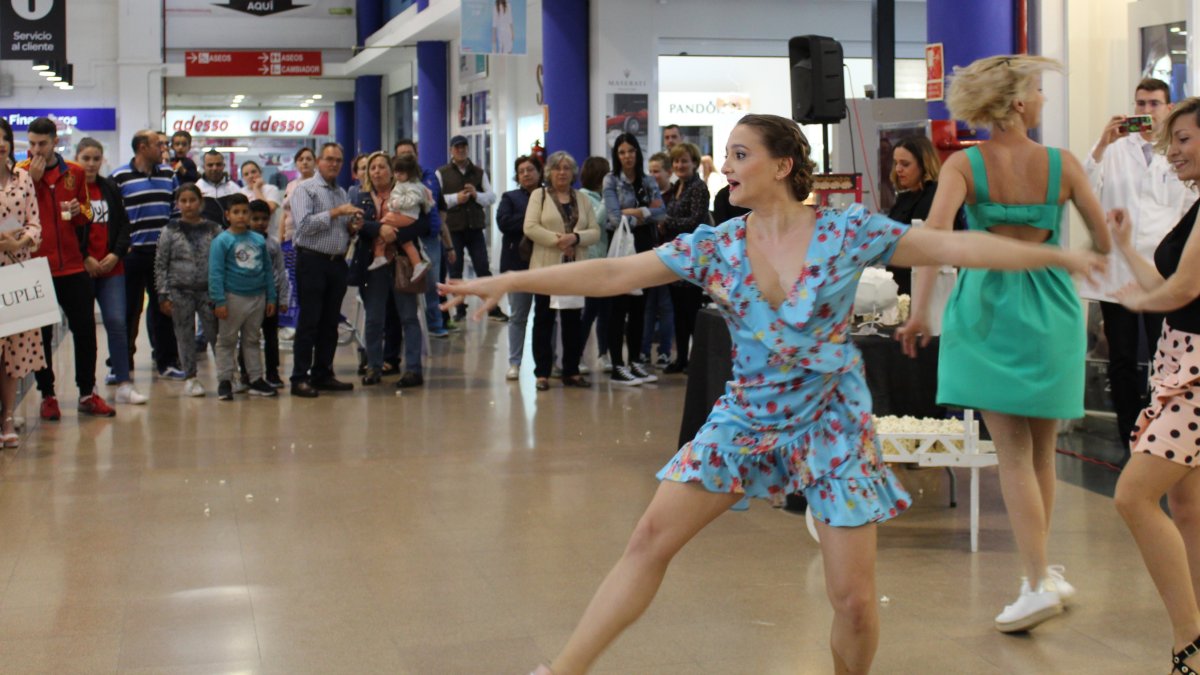 Desfile de moda en Cuplé de Centro Comercial COPO.