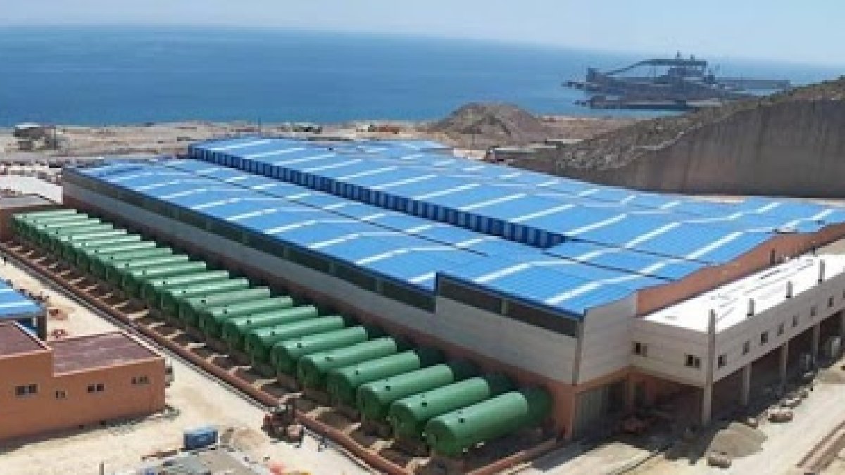 Imagen aérea de la desaladora de Carboneras (Almería)