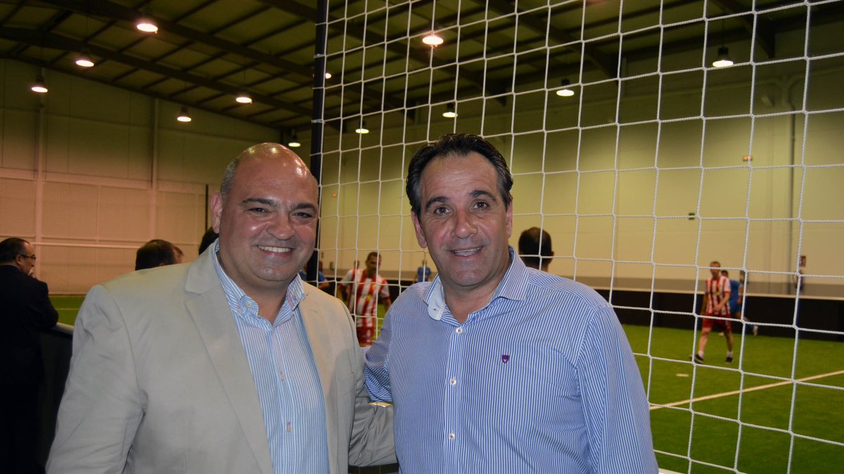 Juan Carlos Cintas y el concejal de Deportes.