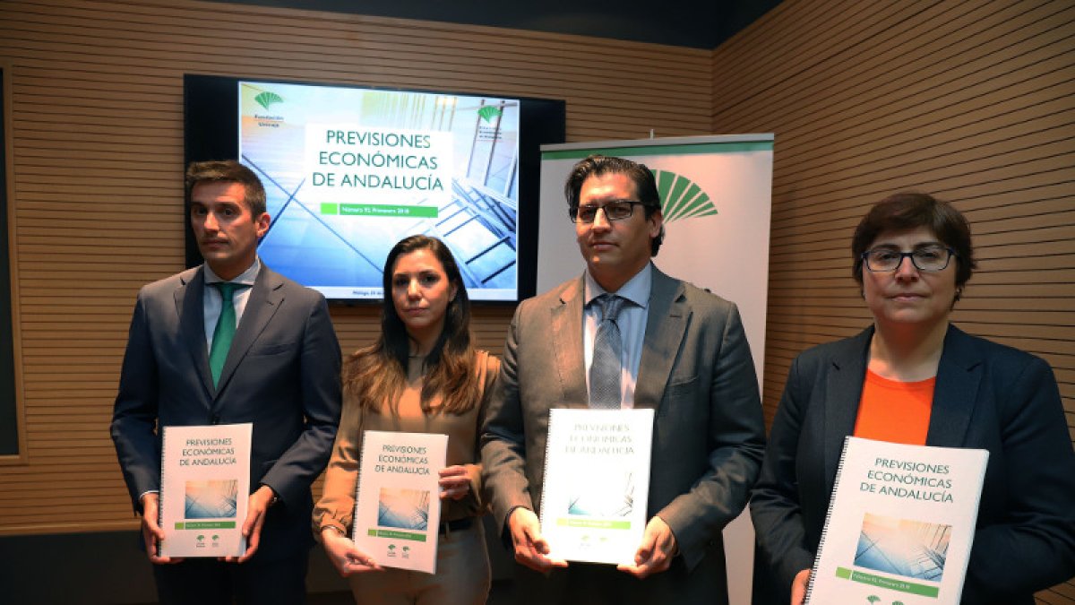 Los autores del informe de Previsiones Ecómicas de Andalucía, de Unicaja.