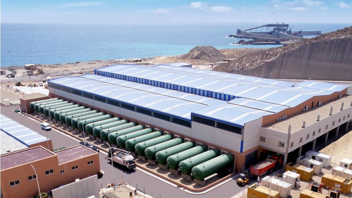 La desaladora de Carboneras proporciona 0,84 Hm3 de agua a Garrucha.