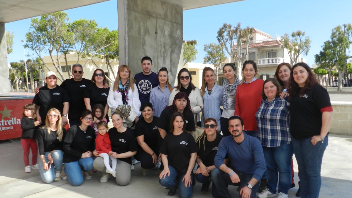 Miembros de la AMPA y algunos de los profesores durante la jornada de convivencia celebrada el viernes.
