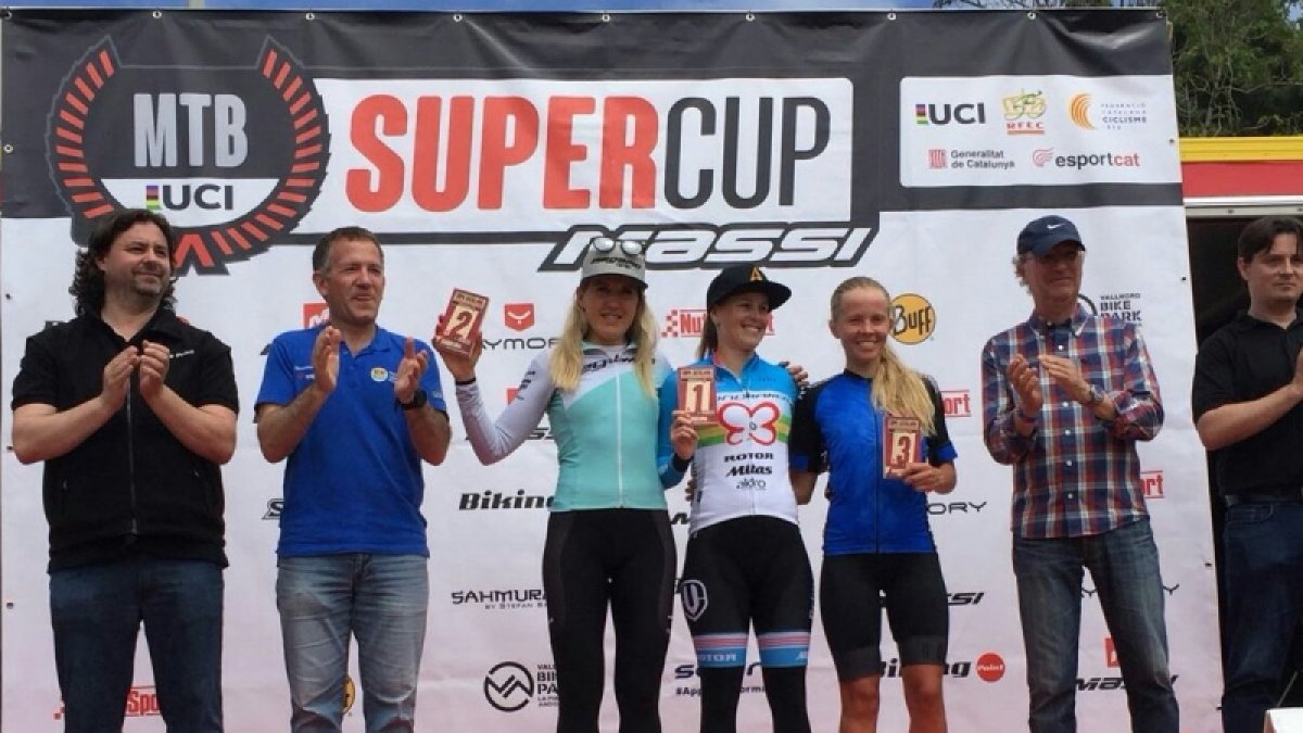 Una vez más subidos al podio.