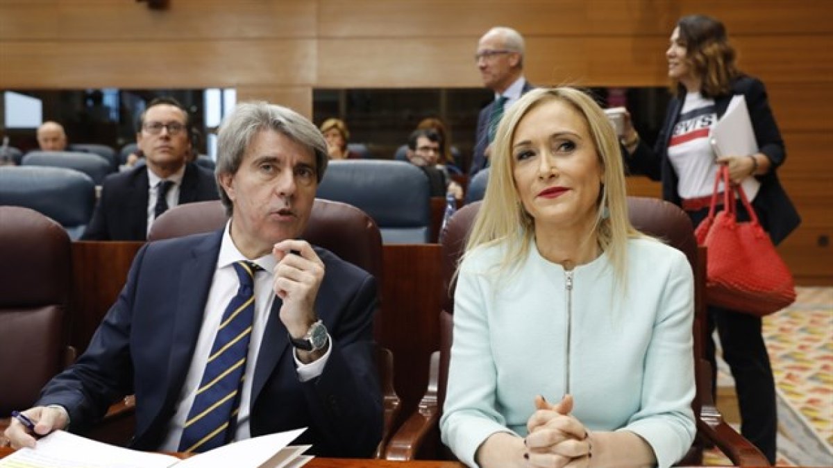 Ángel Garrido junto a Cristina Cifuentes.