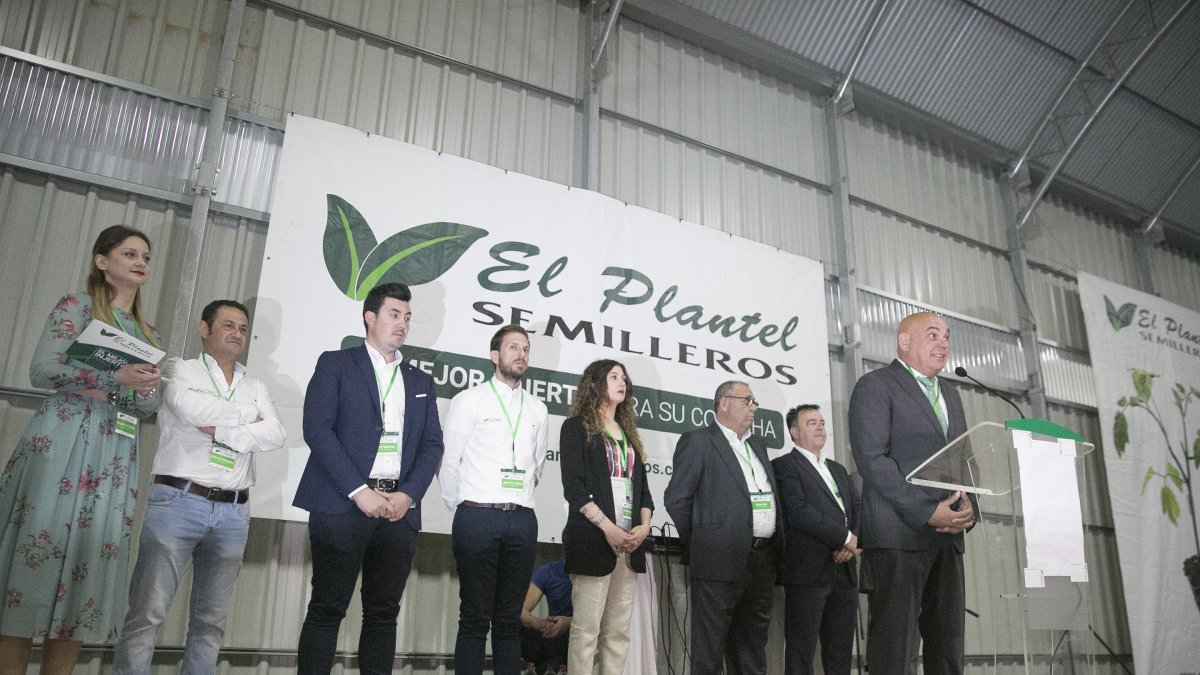 El director general de El Plantel Semilleros, Manuel Escudero, ofreció un discurso de bienvenida durante la inauguración.