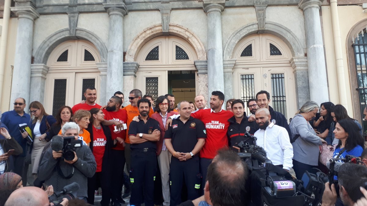 Satisfacción tras el juicio celebrado en la capital de Lesbos. (Foto: Junta de Andalucía)