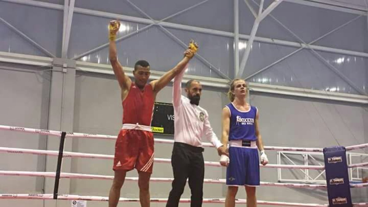 Brazos arriba para los púgiles de Almería Boxing.