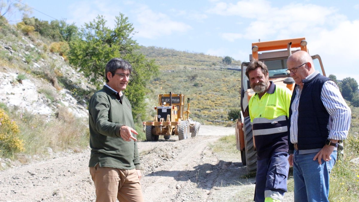 Manuel Cortés y Francisco López supervisando el desarrollo de las obras.