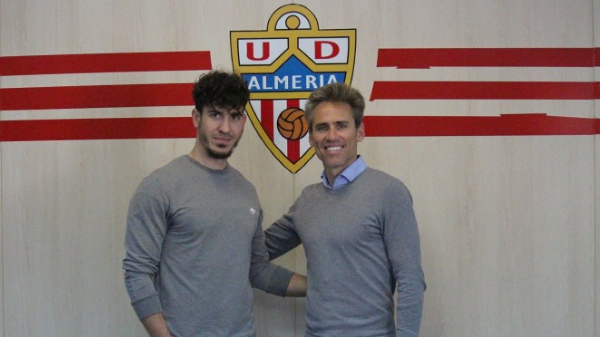 José María Azores con Miguel Ángel Corona en la sede del club.