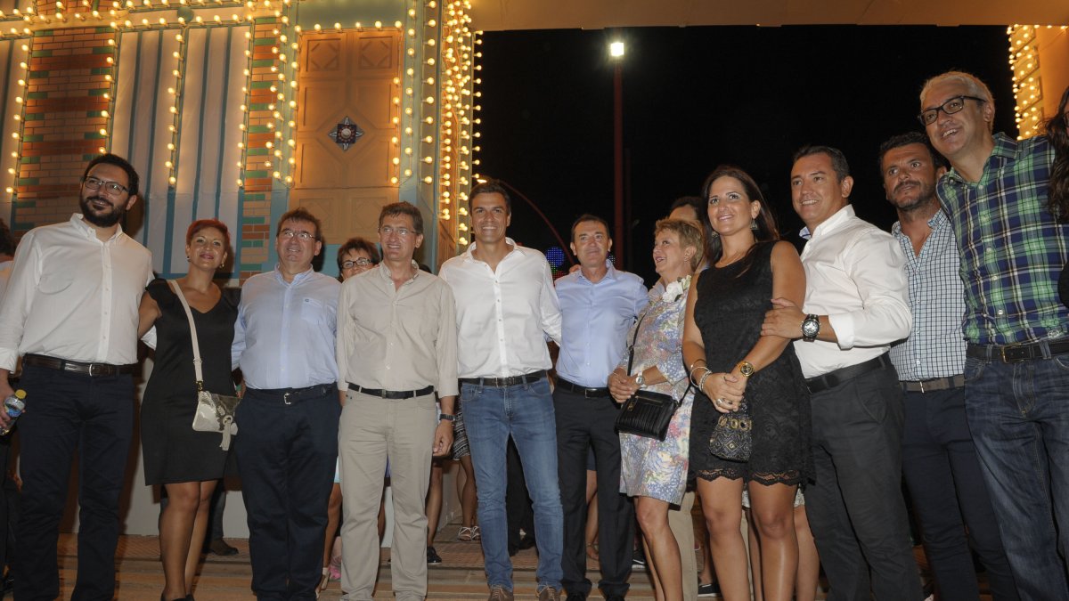 Pedro Sánchez con dirigentes provinciales y locales del PSOE en Almería.