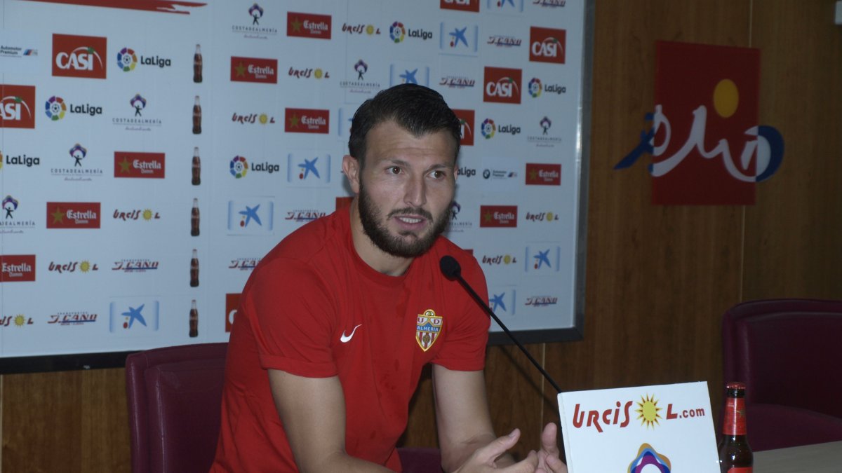 Marco Motta en rueda de prensa.