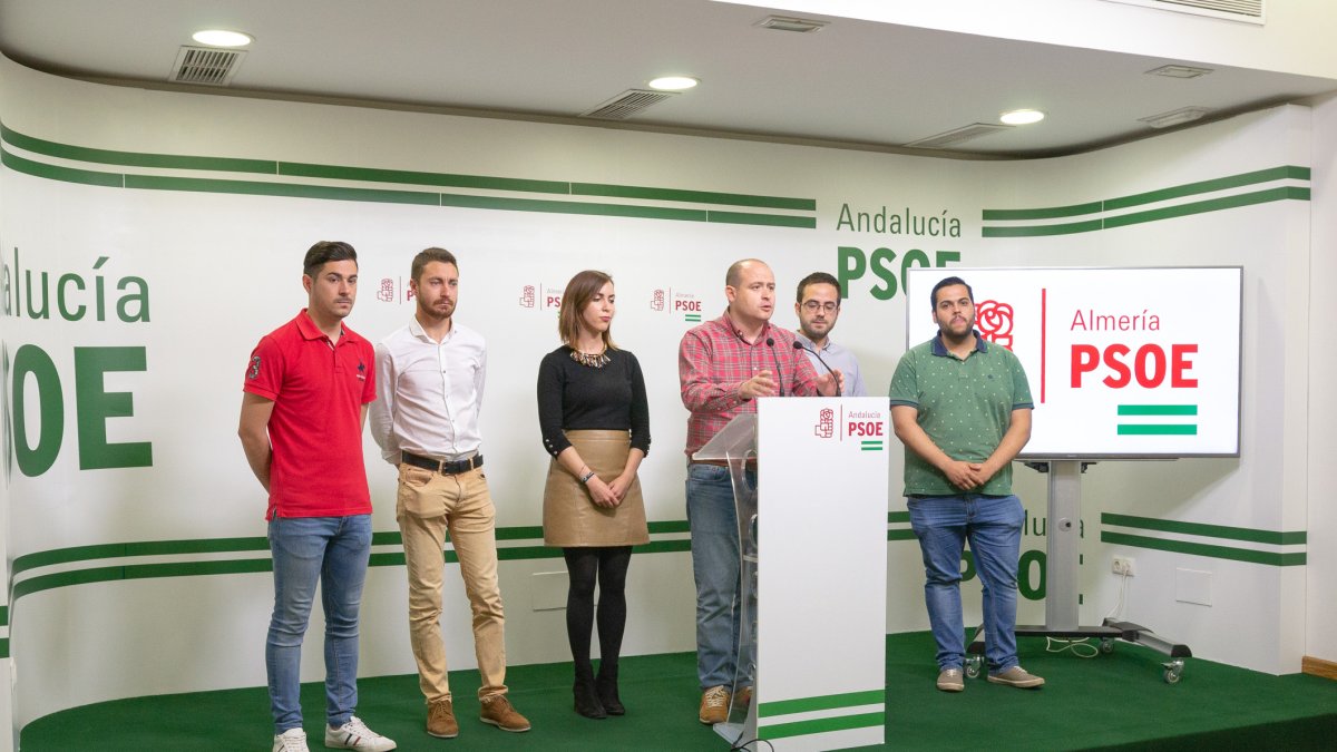 Rueda de prensa en la sede del PSOE.