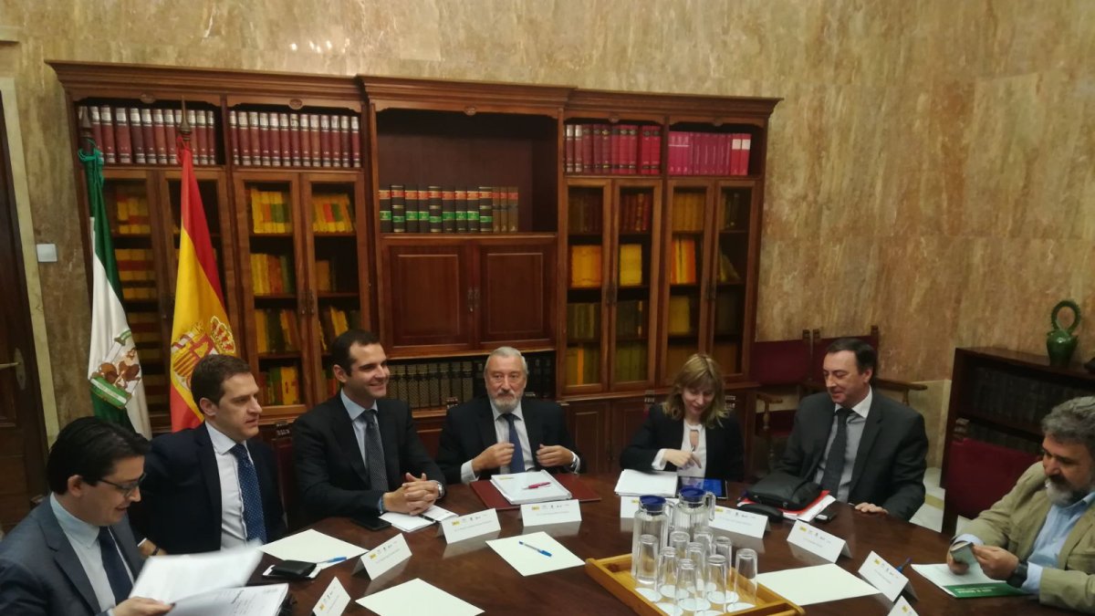 Reunión celebrada esta mañana en la Subdelegación de Gobierno.