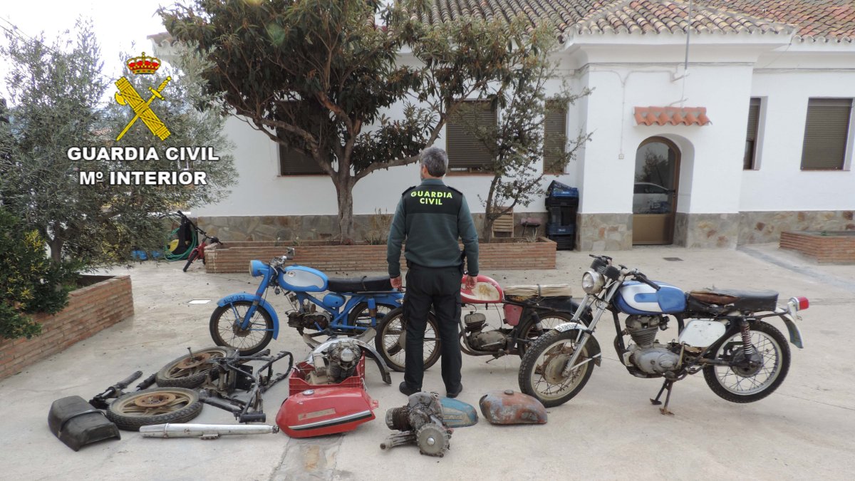 Vehículos recuperados por Guardia Civil en Fiñana