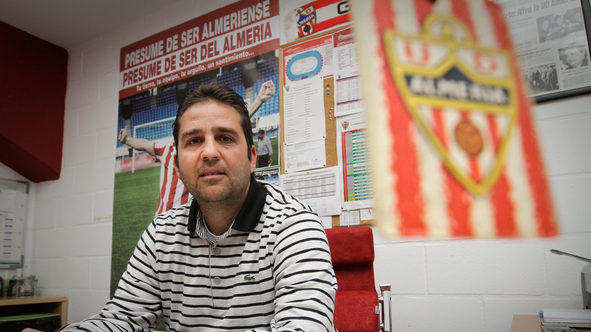 Benito, en su etapa en el Almería.