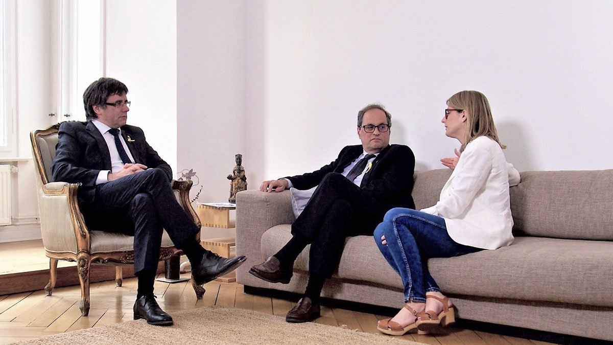 Joaquim Torra (en el centro) junto a Carles Puigdemont y Elsa Artadi durante su último encuentro en Berlín.