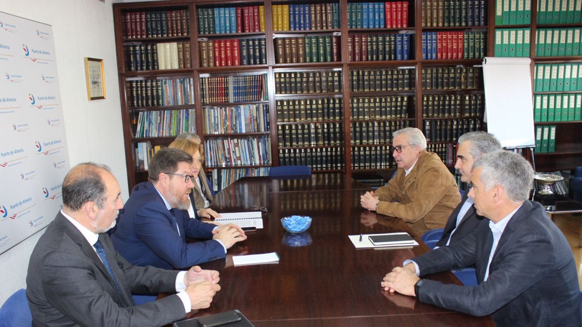 Reunión en Almería con consignatarios de barcos