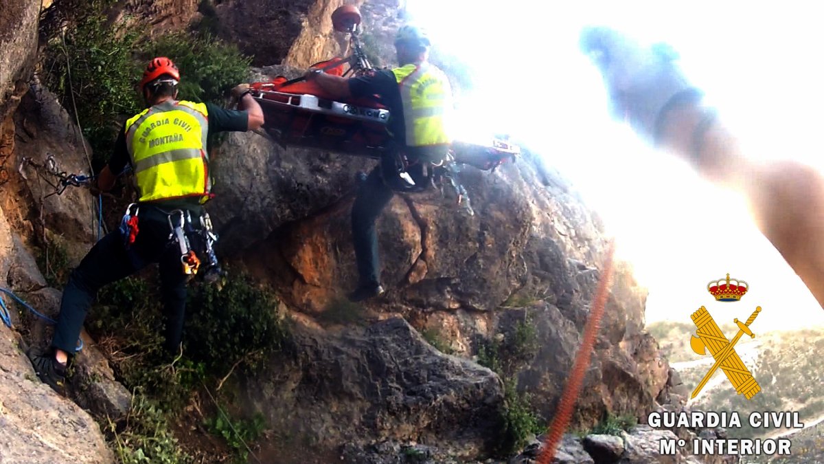 Imagen del rescate facilitada por la Guardia Civil.