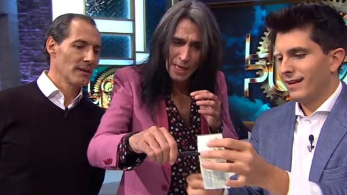 El mago Jorge Luengo (derecha) estará esta semana en Huércal-Overa. Foto: RTVE