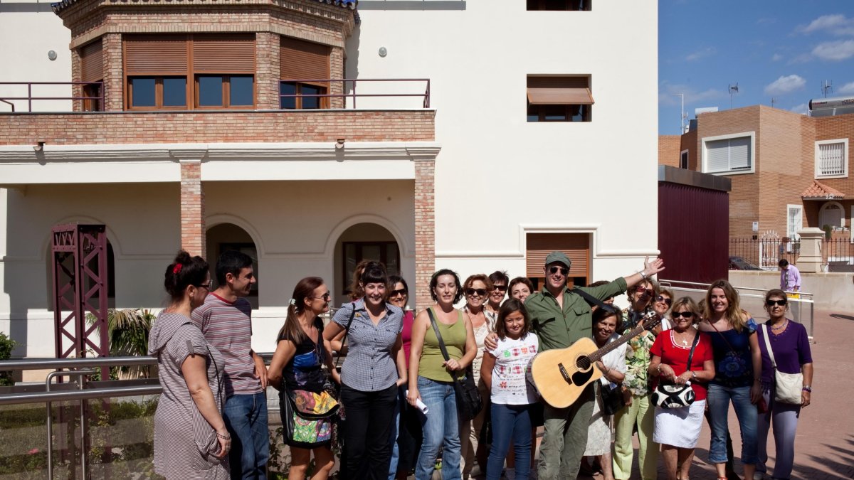 Visita teatralizada a la Casa del Cine, con un improvisado Lennon, en una foto de archivo.