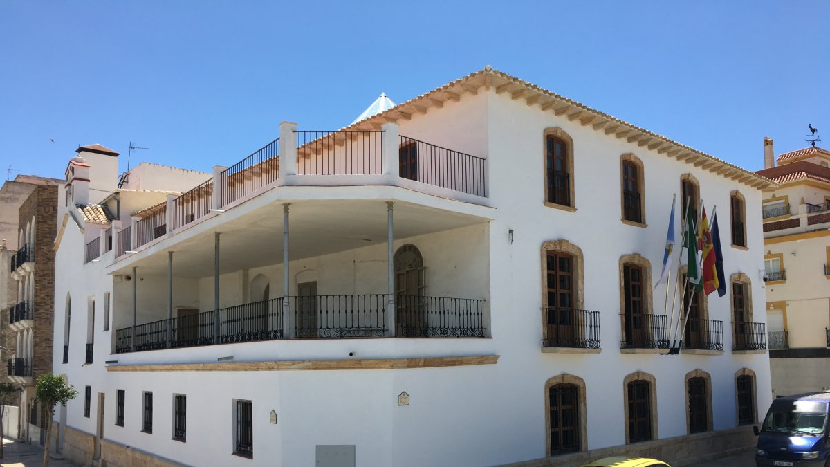 Estado actual del edificio en el que, una vez finalicen las obras en su interior, se ubicará el Ayuntamiento de Albox.