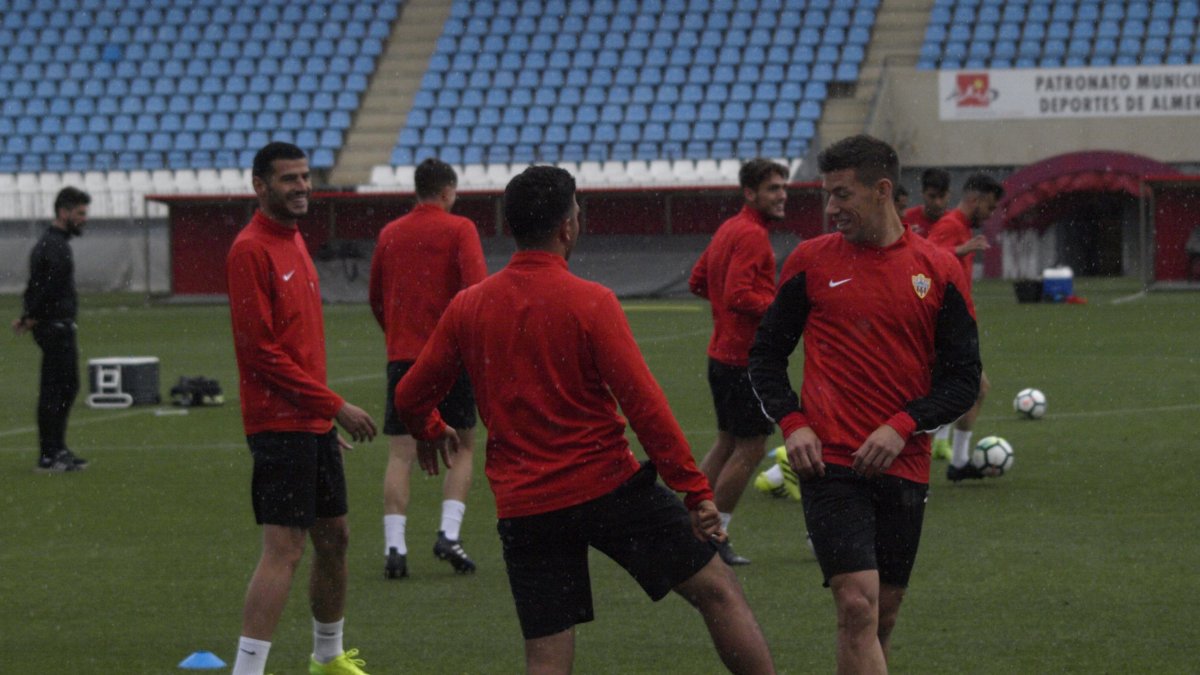 Rubén Alcaraz entrenó con normalidad.