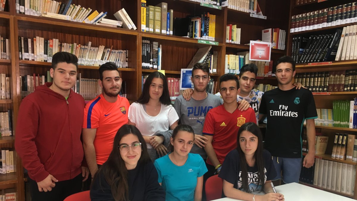 Los miembros del equipo de robótica de Albox ayer durante la entrevista.