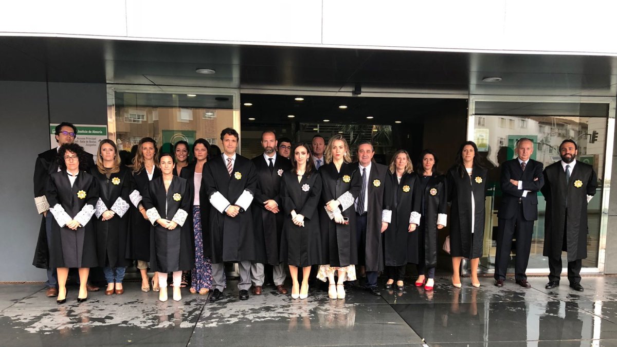 Concentración en la Ciudad de la Justicia de Almería