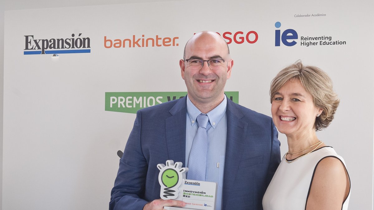 Jesús Barranco, director general de La Unión, recibe el premio a manos de Isabel García Tejerina, ministra de Agricultura.