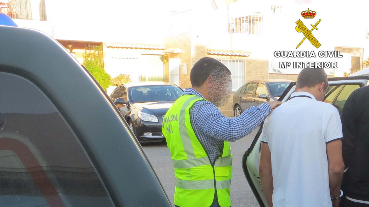 Momento de la detención por parte de la Guardia Civil.