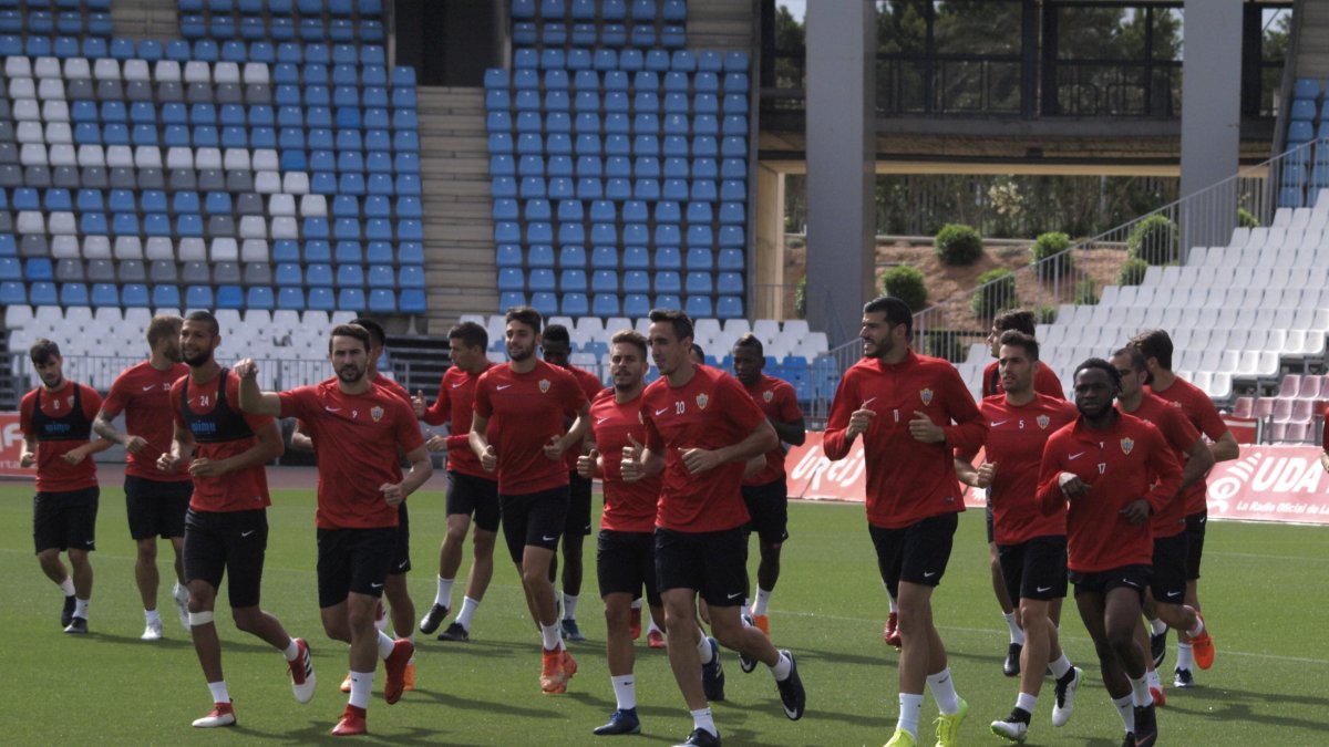 El grupo empezó al completo con Lass como novedad.