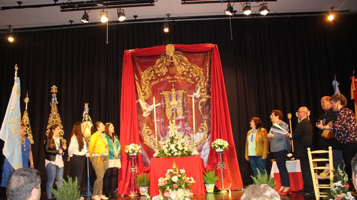 El colofón del pregón de la Hermandad de Nuestra Señora del Rocío de Garrucha el coro interpretó la Salve que se compuso para la Hermandad.