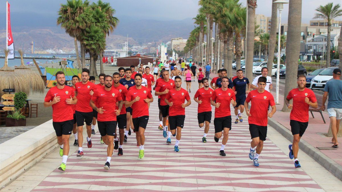 Aquí empieza todo, junto a la playa, acertando en verano.