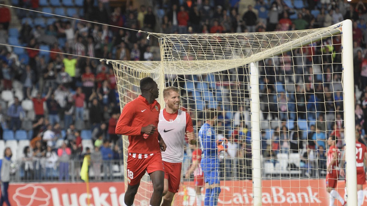 Morcillo celebrando el gol de Juan Muñoz al Granada.