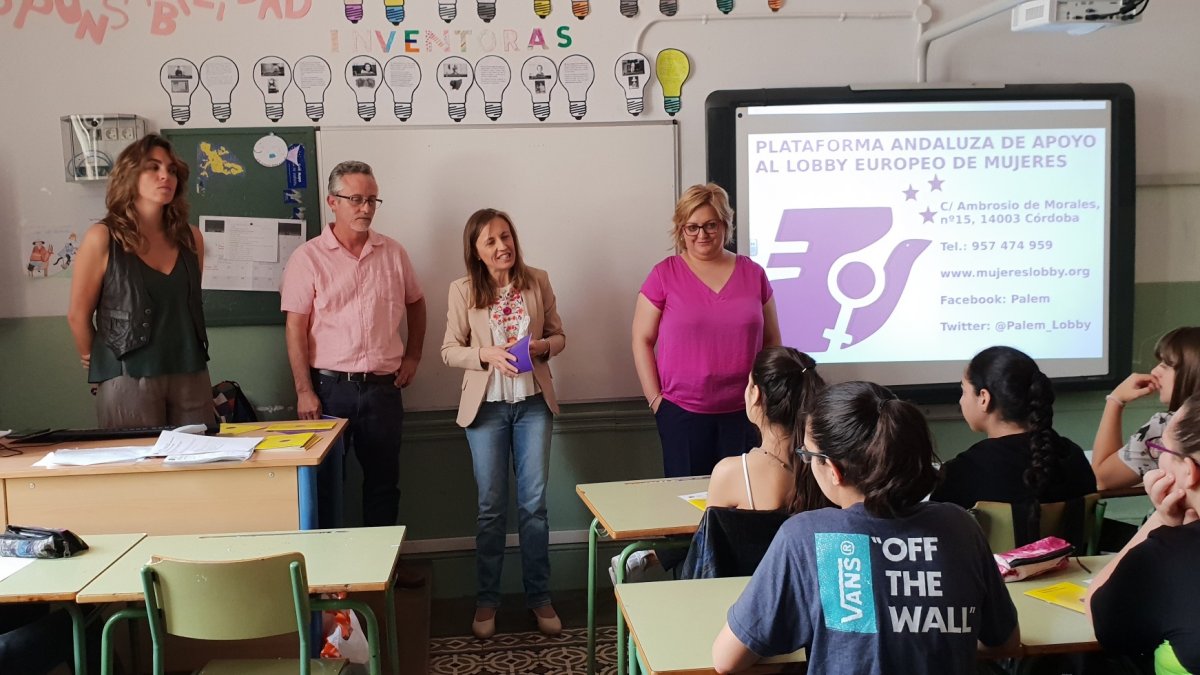 Presentación de la guía sobre micromachismos que se ha presentado hoy en el IES Celia Viñas.