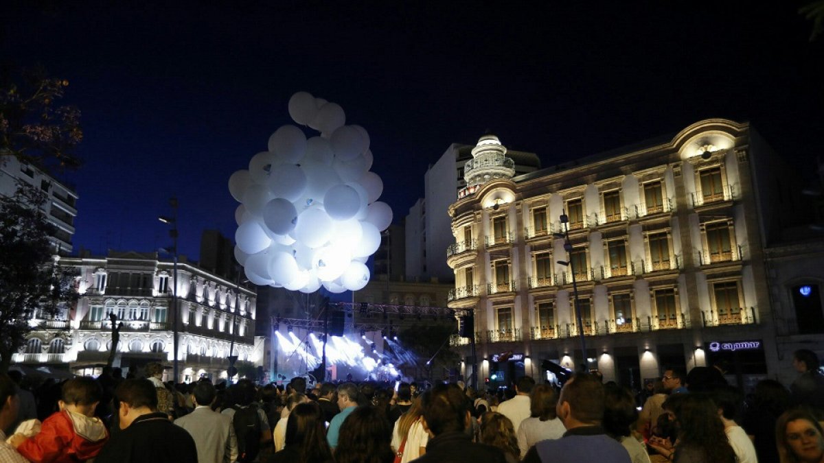 Aspecto de la Puerta de Purchena durante la inauguración de la Noche en Blanco.