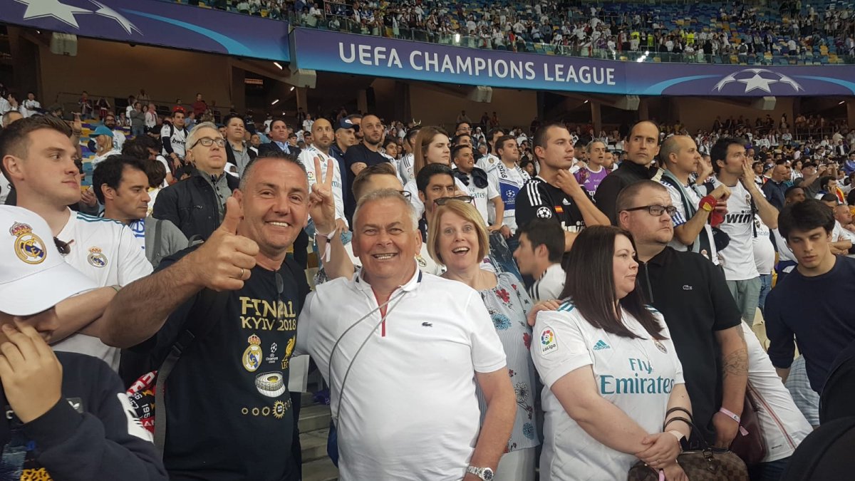 Pascual Díaz, de Carboneras, se fotografió con los padres de Bale.